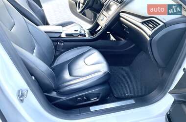 Седан Ford Fusion 2016 в 