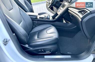 Седан Ford Fusion 2016 в 