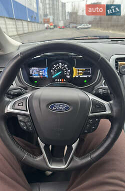 Седан Ford Fusion 2015 в 