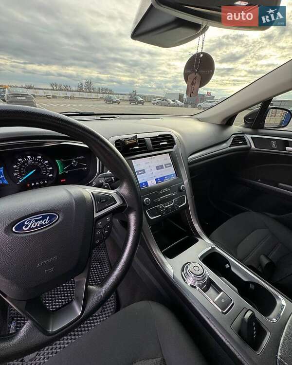 Седан Ford Fusion 2019 в Львові