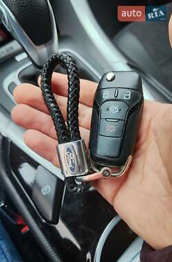 Седан Ford Fusion 2015 в 
