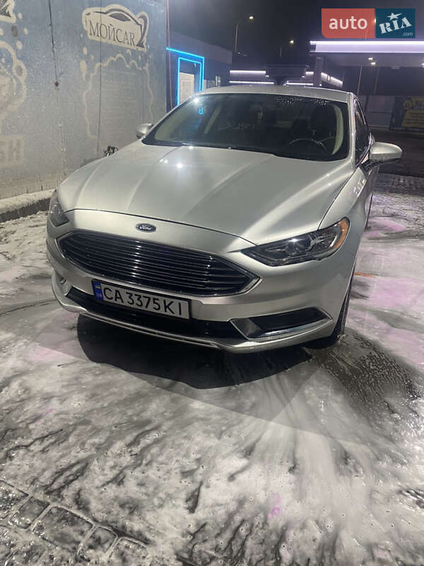 Седан Ford Fusion 2016 в 
