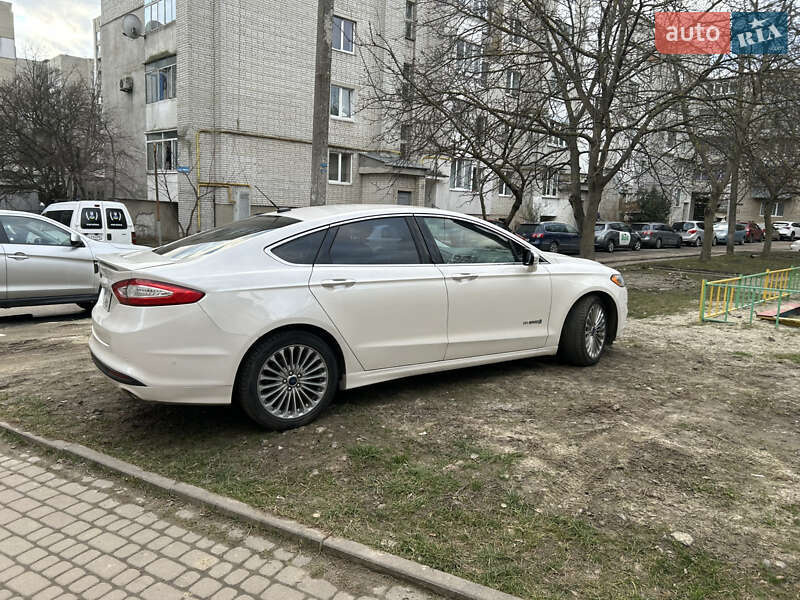 Седан Ford Fusion 2014 в Львове