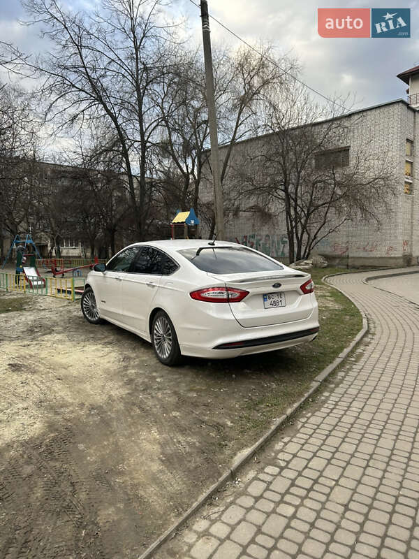 Седан Ford Fusion 2014 в Львове