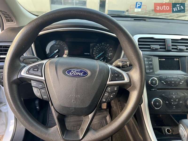 Седан Ford Fusion 2015 в Львове