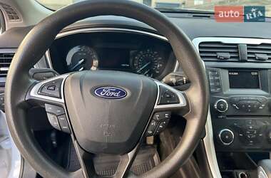 Седан Ford Fusion 2015 в 