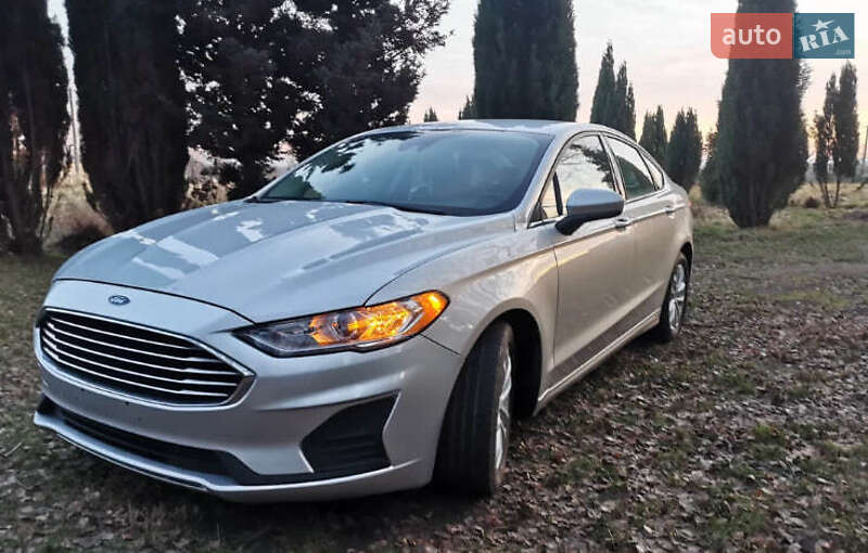 Седан Ford Fusion 2018 в Тернополі