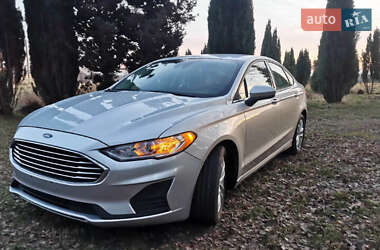 Седан Ford Fusion 2018 в Тернополі