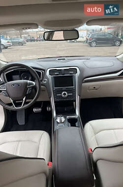 Седан Ford Fusion 2017 в 