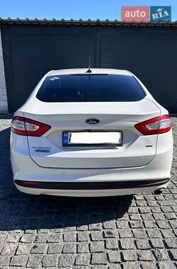 Седан Ford Fusion 2013 в 