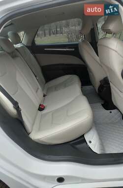 Седан Ford Fusion 2015 в 