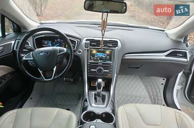 Седан Ford Fusion 2015 в 