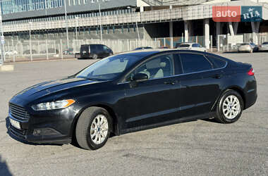 Седан Ford Fusion 2016 в 
