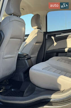 Седан Ford Fusion 2016 в 