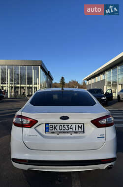 Седан Ford Fusion 2014 в 