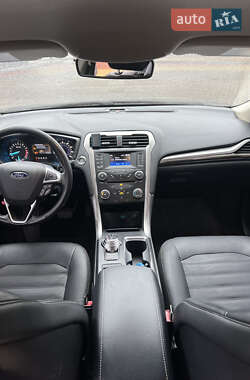 Седан Ford Fusion 2016 в 