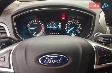 Седан Ford Fusion 2016 в 