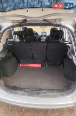 Хэтчбек Ford Fusion 2004 в 