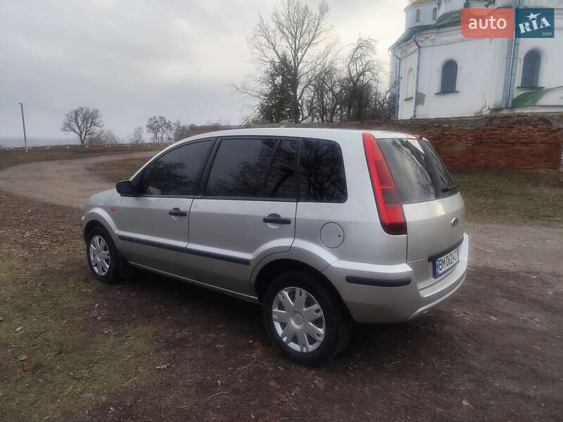 Хэтчбек Ford Fusion 2004 в Ромнах