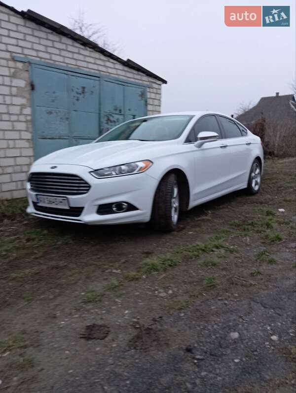 Седан Ford Fusion 2014 в 