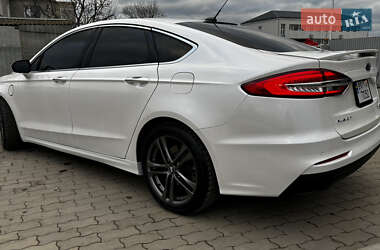 Седан Ford Fusion 2020 в 