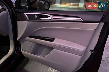 Седан Ford Fusion 2016 в 