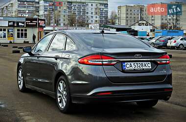 Седан Ford Fusion 2017 в 