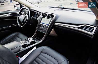 Седан Ford Fusion 2017 в 