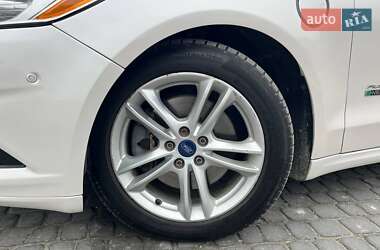 Седан Ford Fusion 2015 в 