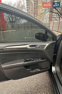 Седан Ford Fusion 2013 в 