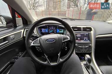 Седан Ford Fusion 2013 в 