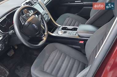 Седан Ford Fusion 2016 в 