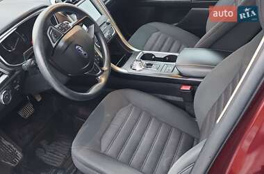 Седан Ford Fusion 2016 в 