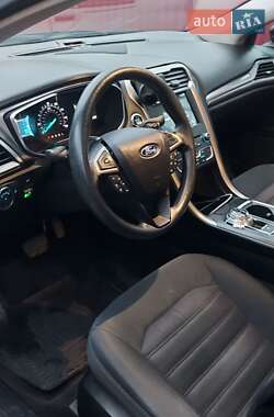 Седан Ford Fusion 2016 в 