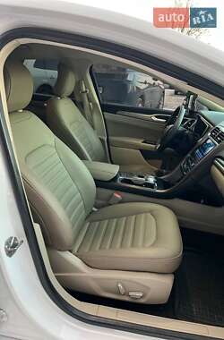 Седан Ford Fusion 2019 в 