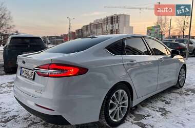 Седан Ford Fusion 2019 в 