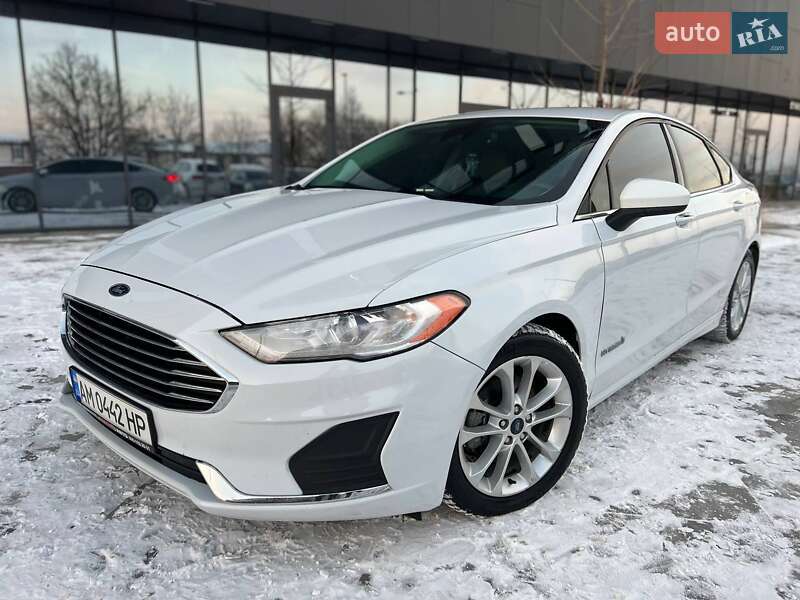 Седан Ford Fusion 2019 в 