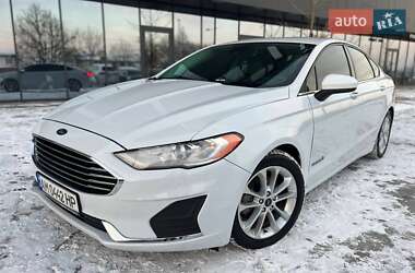 Седан Ford Fusion 2019 в 