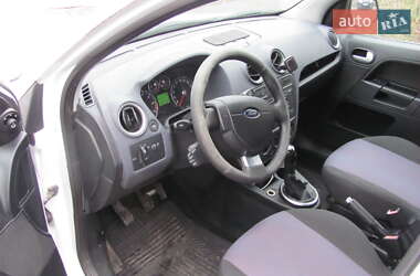 Хэтчбек Ford Fusion 2011 в 