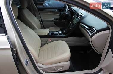 Седан Ford Fusion 2017 в 