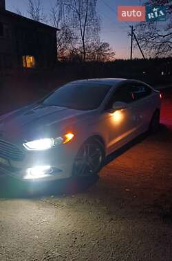 Седан Ford Fusion 2012 в Краснограді