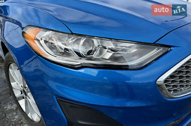 Седан Ford Fusion 2019 в 