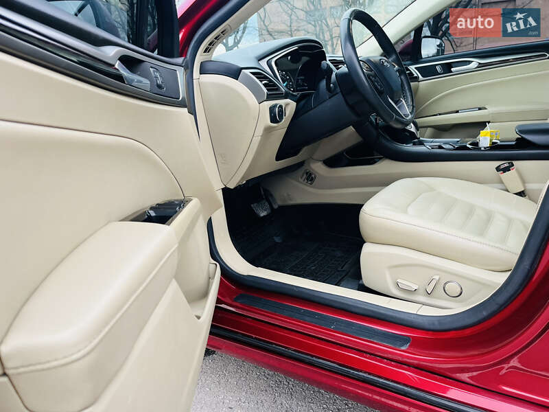 Седан Ford Fusion 2015 в Кропивницком