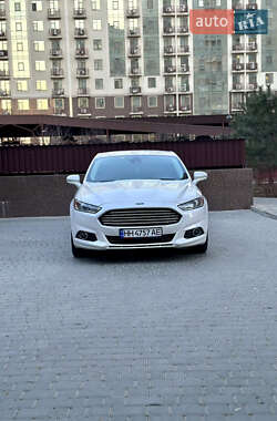 Седан Ford Fusion 2015 в 