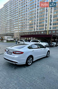 Седан Ford Fusion 2015 в 