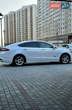 Седан Ford Fusion 2015 в 