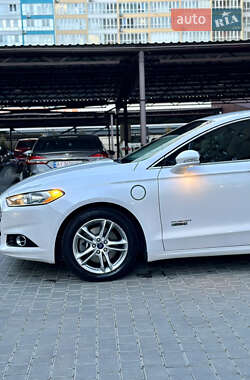 Седан Ford Fusion 2015 в 