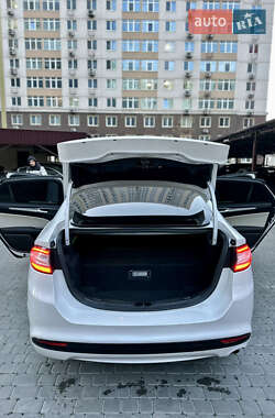 Седан Ford Fusion 2015 в 