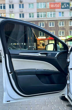 Седан Ford Fusion 2015 в 