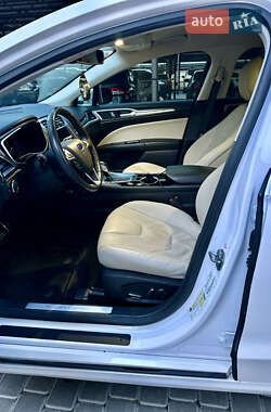 Седан Ford Fusion 2015 в 